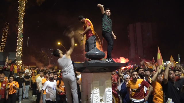 Adana'da Galatasaray Şampiyonluk Kutlamalarında Kavga