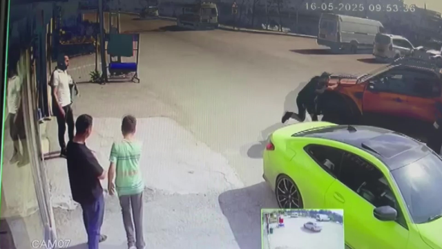 Adana'da Şaka Kazası: Arkadaşının Kamyonetiyle Yaralandı