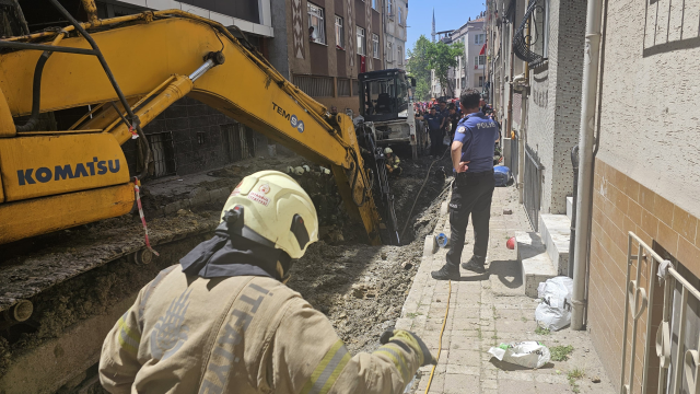 Kanalizasyon çalışmasında göçük,1 işçi toprak altında kaldı