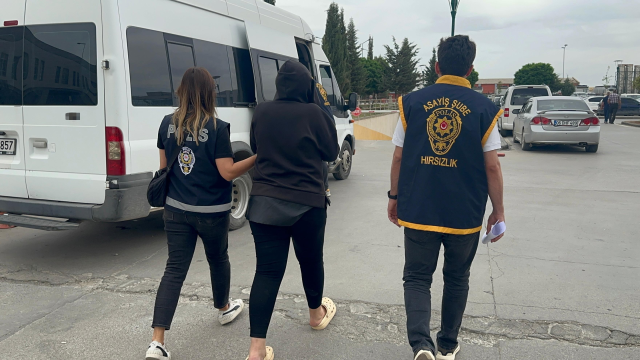 Masaj salonuna fuhuş baskını! 7 kadın kurtarıldı, çok sayıda fantezi ürün ele geçirildi
