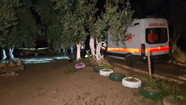 Kendisinden haber alamadığı oğlunu bağ evinde baltayla öldürülmüş halde buldu
