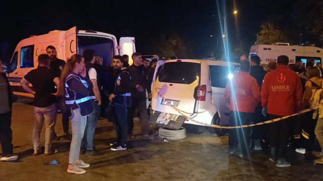 İki araç kafa kafaya çarpıştı! 5 kişi hayatını kaybetti, 2 kişi yaralandı