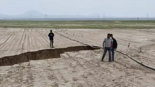 Konya'da Yoğun Yağışlar Yüzey Yarıkları Oluşturdu