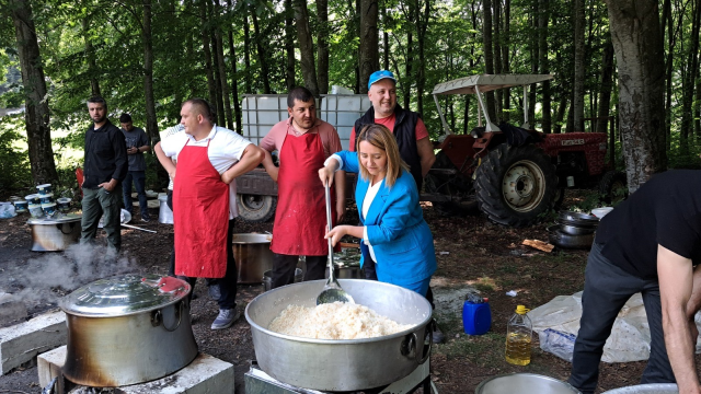 Bilecik'te asırlık gelenek sürdü: Yağmur ve şükür duasına onlarca kişi katıldı