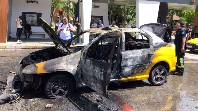 Çakmağı çakmasıyla ticari taksi alev topuna döndü
