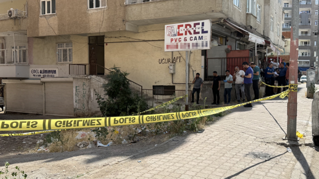 Maaşını alamadı, eczacıyı öldürdü