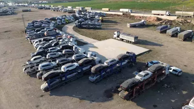 İskenderun Limanı'ndan Suriye'ye İkinci El Araç Sevkiyatı