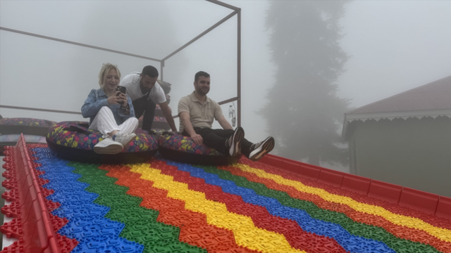 Karadeniz'de Adrenalin Dolu Bir Deneyim: Hıdırnebi Yaylası'nda Renkli Kaydırak