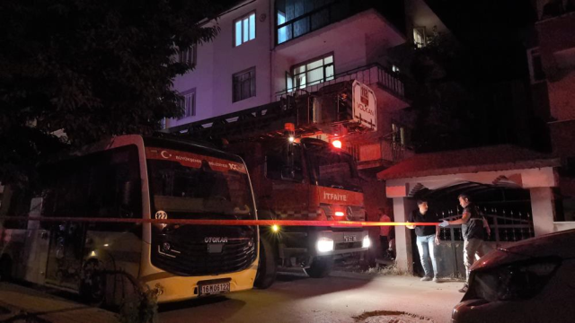 Cinnet getiren otobüs şoförü eşini tabancayla vurup intihar etti