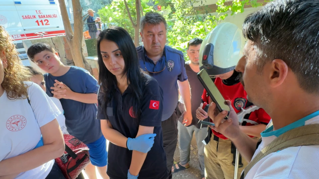 Babasına yardım için gelen ekiplere tepki gösterdi: Seni ölüme terk ediyorum