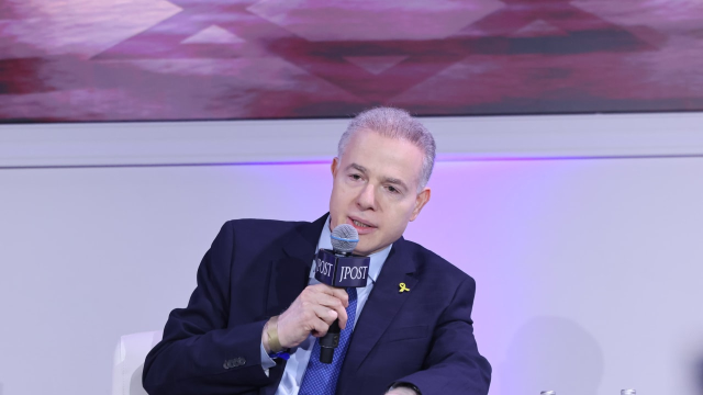 Eski İsrail Çevre Bakanı ve Likud parti üyesi Danny Naveh. Eski İsrail Çevre Bakanı ve Likud parti üyesi Danny Naveh.