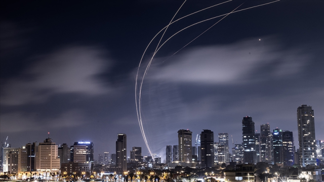 İran'ın İsrail'e fırlattığı bir füzenin parçaları Ürdün'ün Akabe kentine düştü