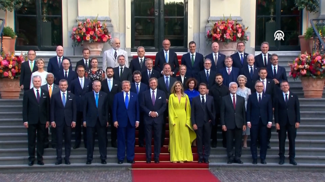 Cumhurbaşkanı Erdoğan ve ABD Başkanı Trump, NATO Zirvesi'nde yan yana geldi
