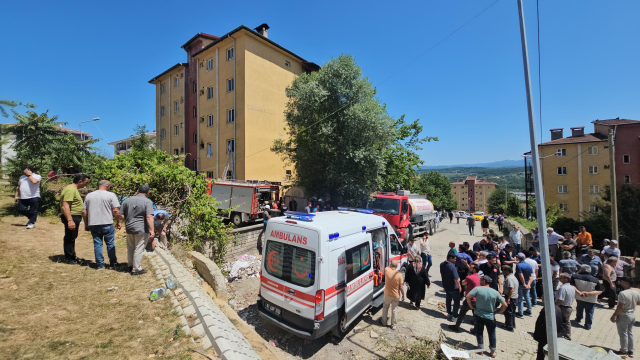Zonguldak'ta bir apartmanda doğalgaz patlaması: 3'ü ağır 7 kişi yaralandı
