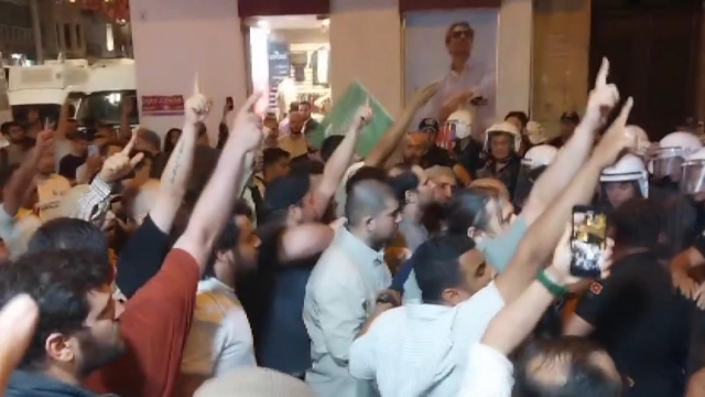 Leman dergisi önünde protesto