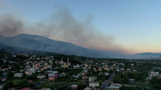 Hatay'da orman yangını 2'nci günde sürüyor