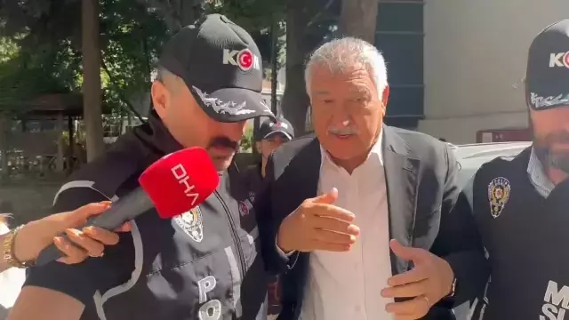 Adana Büyükşehir Belediye Başkanı Zeydan Karalar'ın gözaltına alındığı anlar