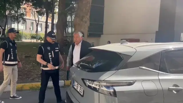Adana Büyükşehir Belediye Başkanı Zeydan Karalar'ın gözaltına alındığı anlar
