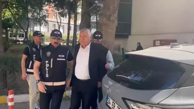 Adana Büyükşehir Belediye Başkanı Zeydan Karalar'ın gözaltına alındığı anlar