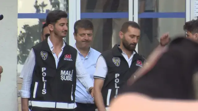 Yolsuzluk operasyonunda gözaltına alınan belediye başkanları Zeydan Karalar ve Abdurrahman Tutdere adliyeye sevk edildi.
