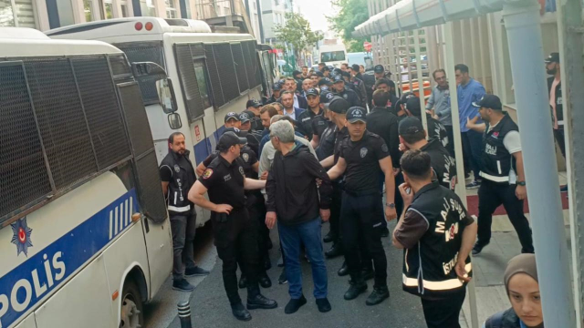 Bakan Tunç, PKK'nın silah bırakmasını böyle yorumladı: Bugün kardeşliğimize vurulan hançer çıkarıldı