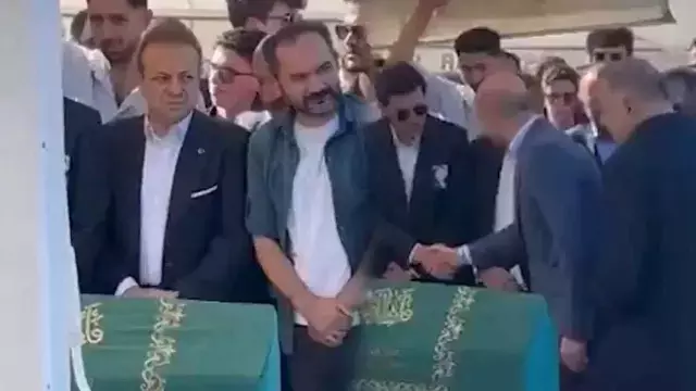 Cübbeli Ahmet ve Egemen Bağış birbirine girdi: Yanmaz kefen pazarlayıcısı