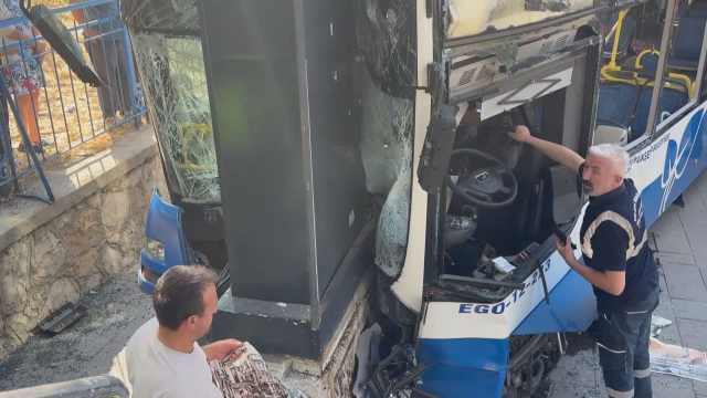 Ankara'da zincirleme kaza! 20 kişi yaralandı