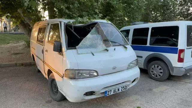 Kırılan ağaç dalı aynı aileden 11 kişiyi hastanelik etti