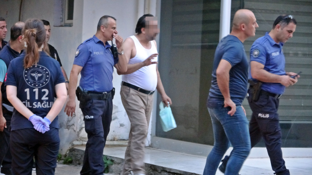 Karısına kızıp çatıya çıktı, itfaiye erlerine köşe kapmaca oynattı