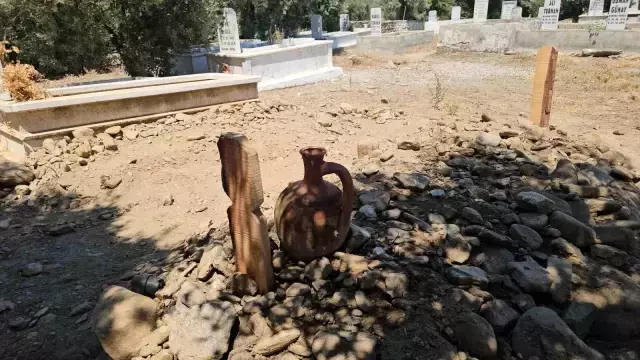 Ailesini yakarak katletmişti, korkudan gizlice defnedildi