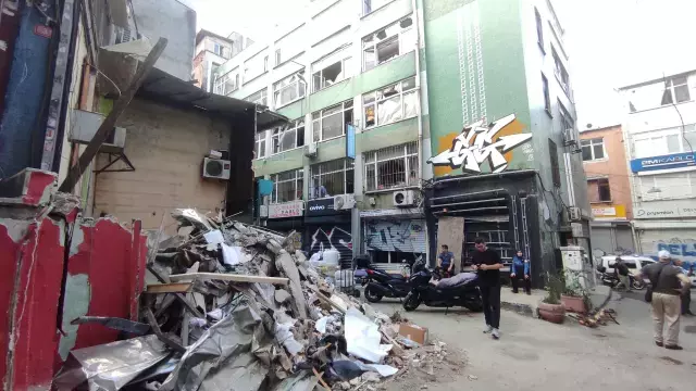 Beyoğlu'nda patlamanın yarattığı hasar gün ağarınca ortaya çıktı
