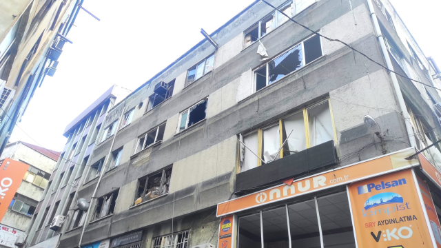 Beyoğlu'nda patlamanın yarattığı hasar gün ağarınca ortaya çıktı