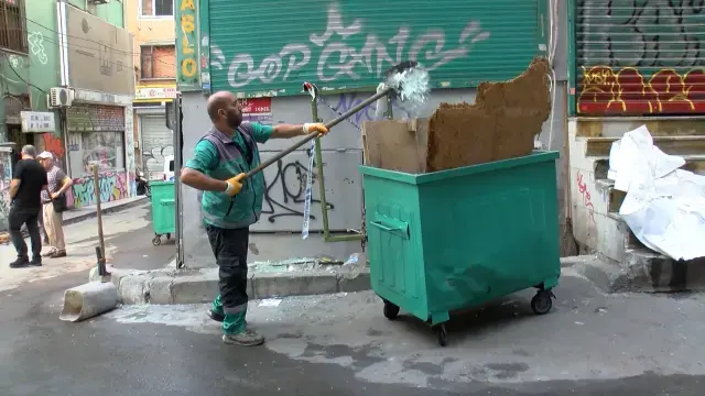 Beyoğlu'nda patlamanın yarattığı hasar gün ağarınca ortaya çıktı