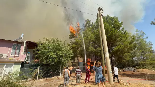 Antalya'da 3 ayrı orman yangını! Alevler yerleşim yerlerine yaklaştı