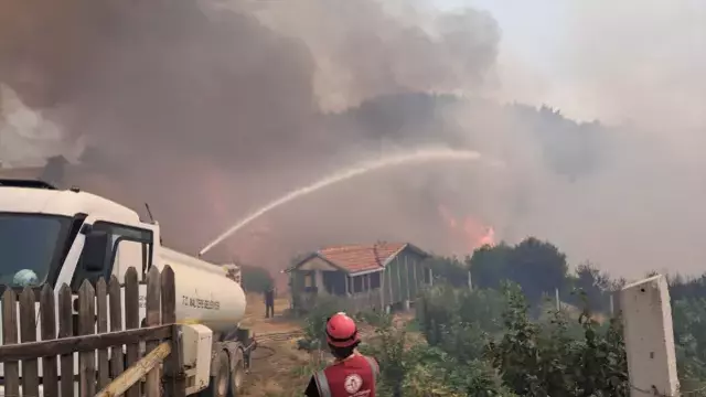 Bursa'da alevler yeniden canlandı! 1765 kişi tahliye edildi, anonsla yardım çağrısı yapılıyor