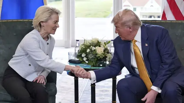 Trump, AB ile yüzde 15'lik gümrük vergisi konusunda anlaşma sağladıklarını duyurdu