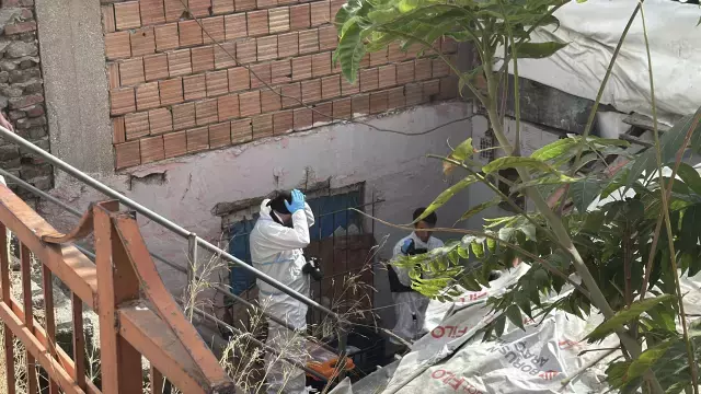 Kağıthane'de ev arkadaşını boğazını keserek öldürdü