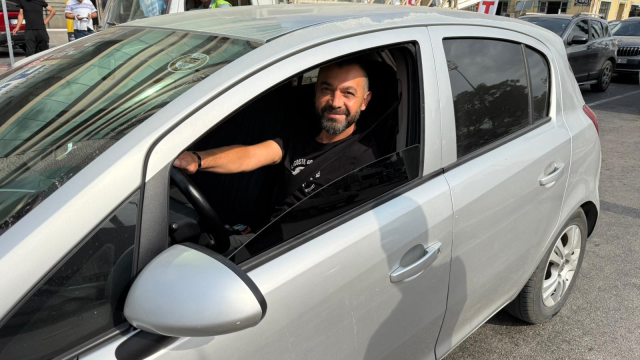 Trafikte zorla camları silip kapıları açıp para istiyorlar