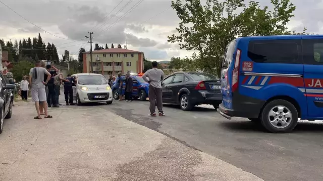 Yaralı halde ev baskınına gitti, 4 kişiyi yaraladı