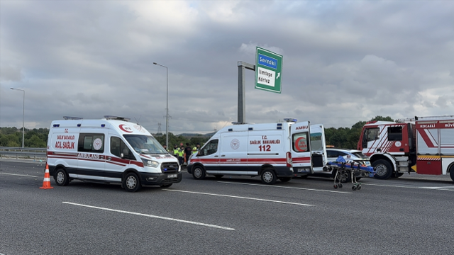 Yön levhasına çarpıp takla attı: Anne öldü, eşi ve 3 çocuğu yaralı