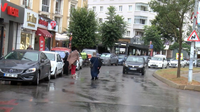 Radara yansıdı! Sağanak yağış adım adım İstanbul'un üzerini kaplıyor