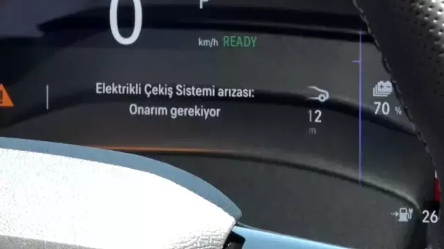 1.5 milyona sıfır araç aldı, trafikte frenleri tutmadı