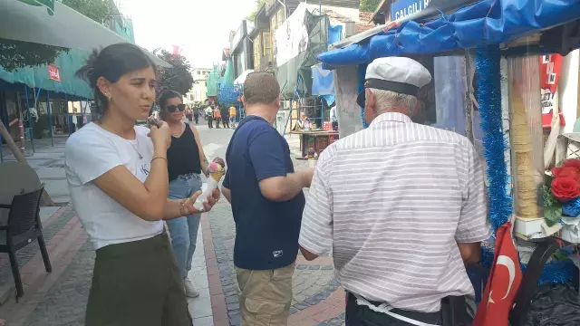 Edirne'nin son seyyar dondurmacısı! 70'lik Çetin Dada 50 yıllık lezzeti yaşatıyor