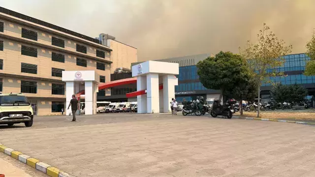 Çanakkale'deki orman yangını devlet hastanesine ulaştı! Hastalar tahliye ediliyor