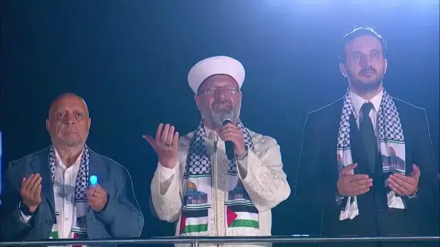 İstanbul'da binlerce kişi Gazze'ye umut ışığı olmak için yürüdü
