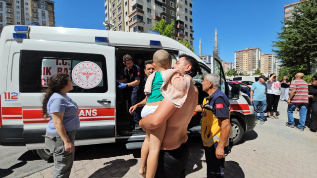 Kayseri'de 14 katlı binada yangın! Mahsur kalanlar kurtarıldı