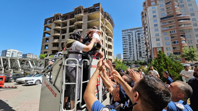 Kayseri'de 14 katlı binada yangın! Mahsur kalanlar kurtarıldı