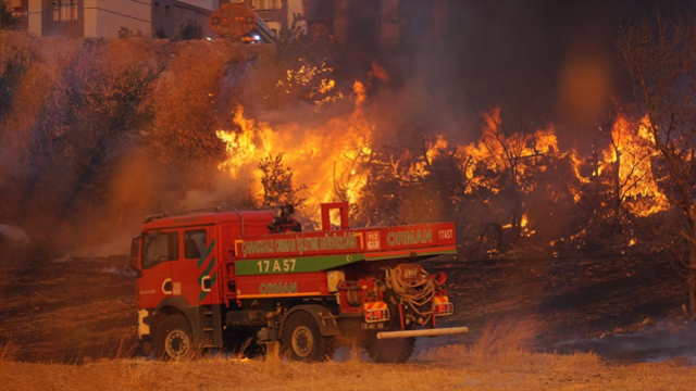 6 ilde yangınla mücadele sürüyor! Yüzlerce vatandaş tahliye edildi