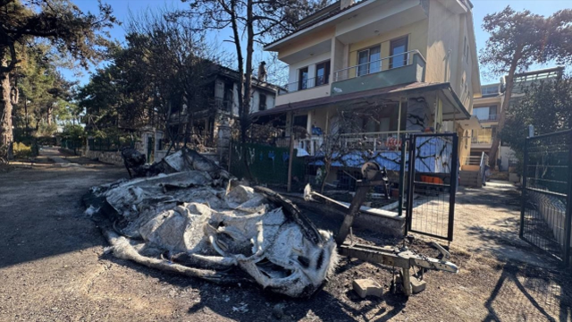 Çanakkale'deki yangın büyük ölçüde kontrol altına alındı, geriye bu manzara kaldı