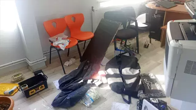 Samsun'da bir okula giren kişi ya da kişiler eşyalara zarar verdi